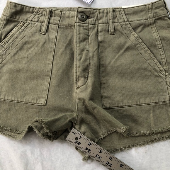 NWT American Eagle Outfitters Green Cargo Shorts with Relaxed Fit Size 6 - Picture 5 of 7